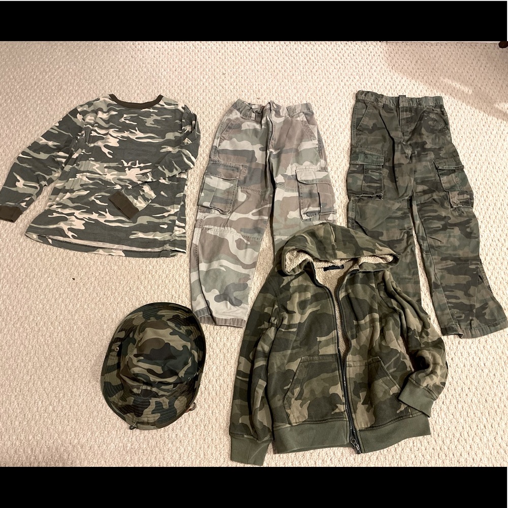 Kids 6 piece Lot Camouflage 2 Cargo Pants 2 Shirts Fleece Jacket Booney Hat